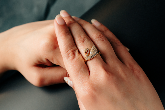 Luxury Gold-Plated Swan Jewelry Set – Crystal Necklace, Earrings & Ring for Women | Elegant Gift Set.