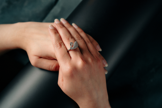 Elegant Crystal Swan Jewelry Set – Necklace, Earrings & Ring | Silver-Plated Gift Set for Women.