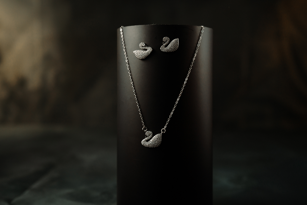 Elegant Crystal Swan Jewelry Set – Necklace, Earrings & Ring | Silver-Plated Gift Set for Women.