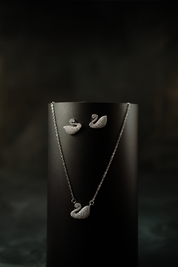 Elegant Crystal Swan Jewelry Set – Necklace, Earrings & Ring | Silver-Plated Gift Set for Women.