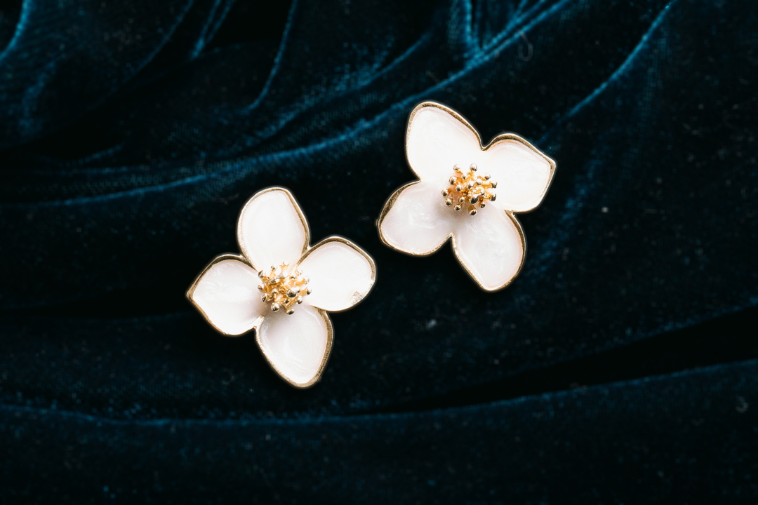 Elegant White Flower Stud Earrings – Pearl Petal Floral Gold-Tone Earrings for Women.