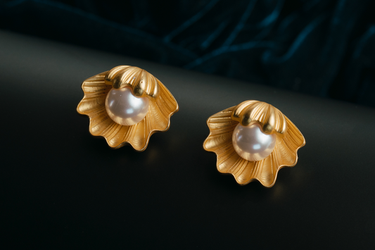 Vintage Seashell Pearl Stud Earrings – Gold Plated Shell Design with Faux Pearl Center.