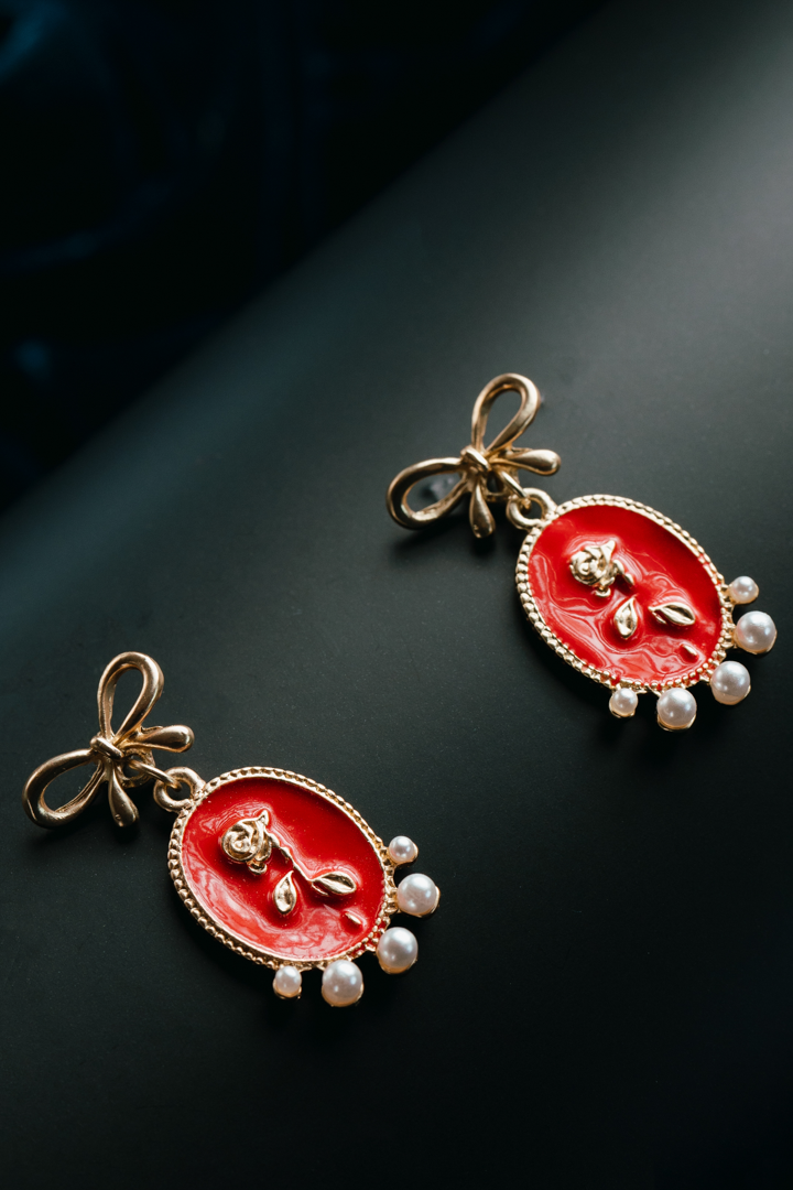 Vintage Red Oval Rose Earrings with Pearl Drops & Gold Bow – Romantic Retro Statement Jewelry,