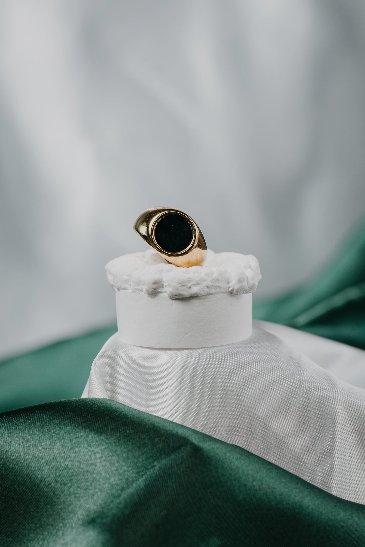 Gold Oval Signet Ring with Black Onyx Inlay – Bold women’s Statement Ring, Vintage Style Jewelry,