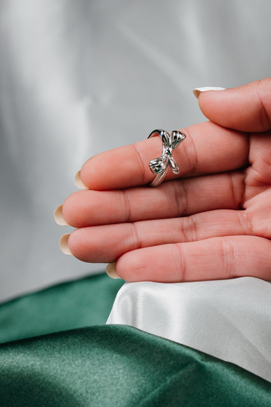 Elegant Gold Bow Ring – Dainty Ribbon Design Statement Ring for Women