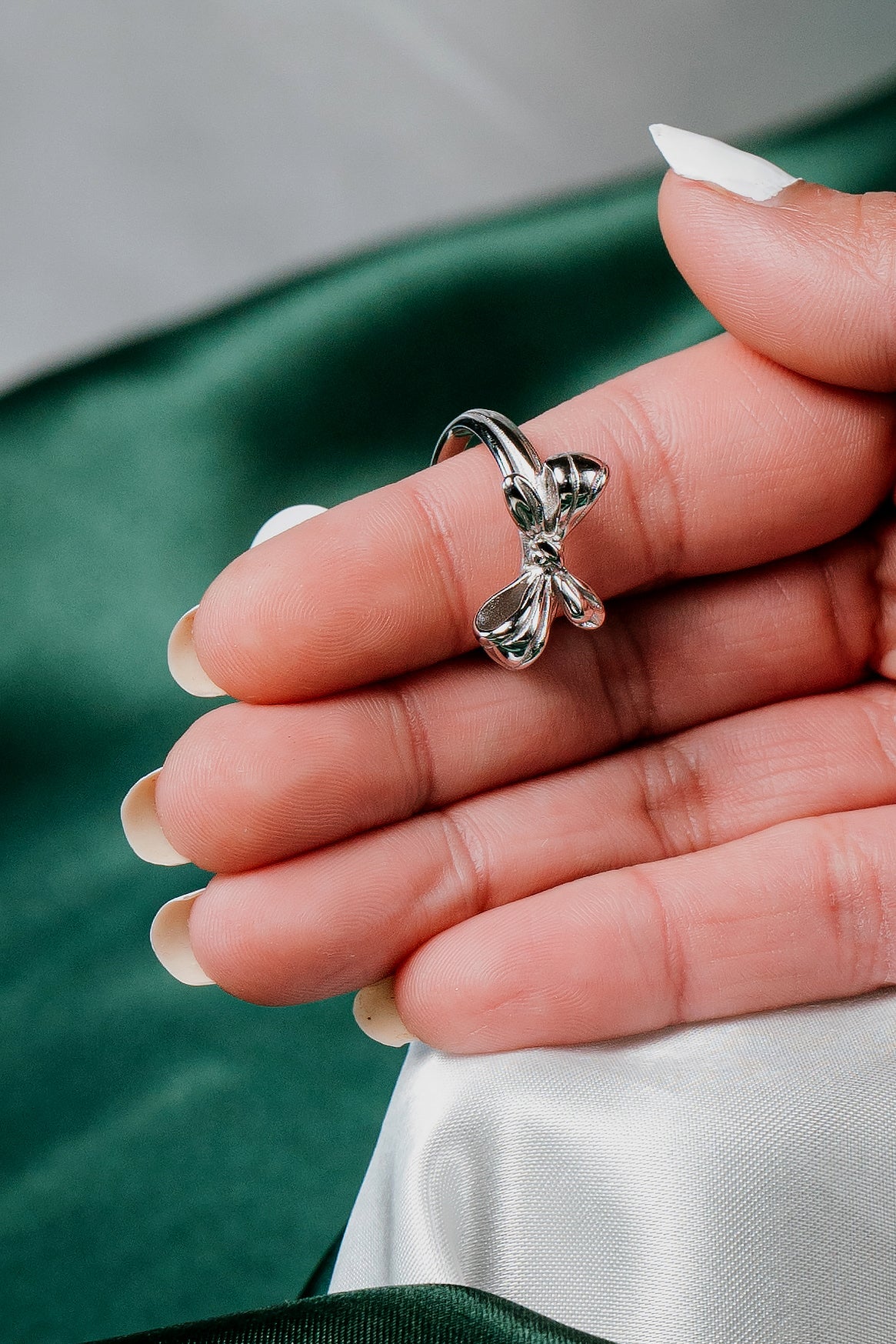 Elegant Gold Bow Ring – Dainty Ribbon Design Statement Ring for Women