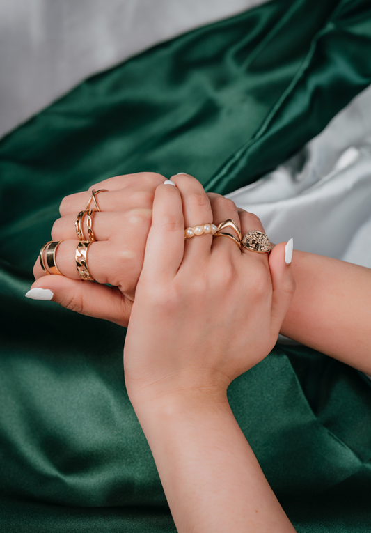 Elegant Gold Ring Set for Women – 9-Piece Stackable Rings with Pearls, Charms & Chains,