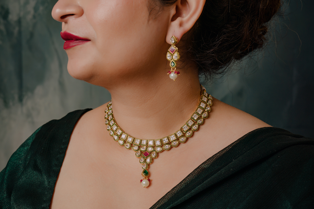 Elegant Kundan Pearl Choker Set – Bridal Necklace with Green & Red Stone Accents and Earrings