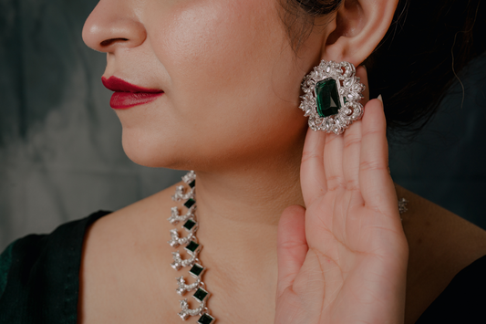 Royal Emerald Green Necklace Set – Heavy Bridal Jewelry with Statement Earrings