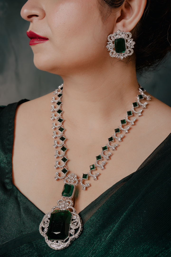 Royal Emerald Green Necklace Set – Heavy Bridal Jewelry with Statement Earrings