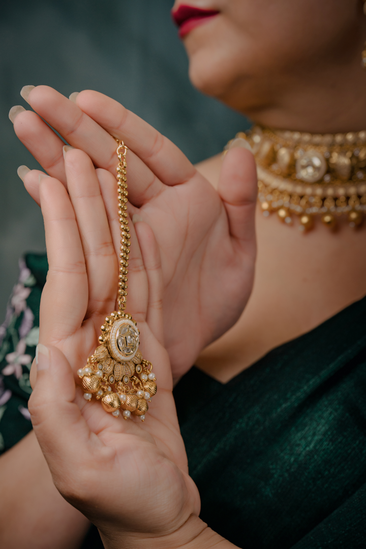 Antique Gold Temple Choker Set – Traditional Bridal Jewelry with Lakshmi Motif & Jhumka Earrings