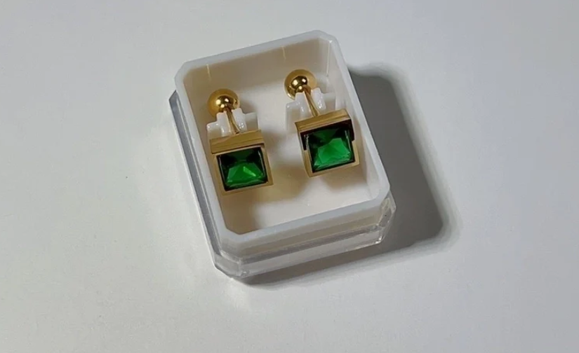 Emerald Green Square Stud Earrings – Unisex Gold Barbell Style Minimalist Jewelry