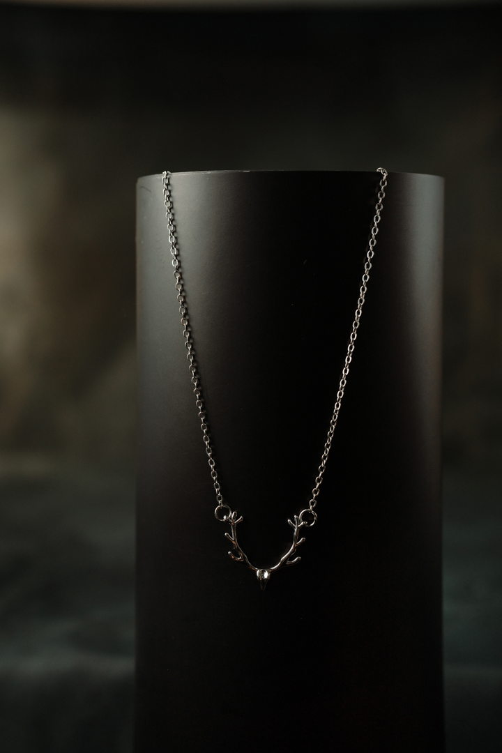 Silver Antler Pendant Necklace – Minimalist Reindeer Horn Chain for Women & Men