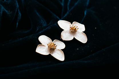 Elegant White Flower Stud Earrings – Pearl Petal Floral Gold-Tone Earrings for Women.