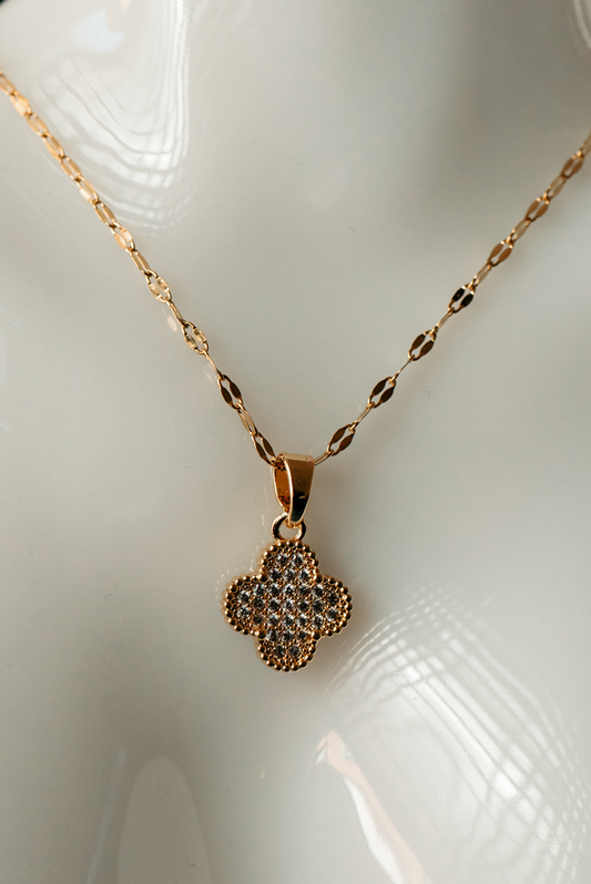 Elegant Reversible Clover Pendant Necklace – Gold-Plated Black Enamel & Crystal Side.