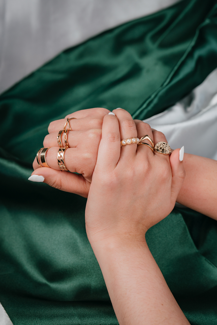 Elegant Gold Ring Set for Women – 9-Piece Stackable Rings with Pearls, Charms & Chains,