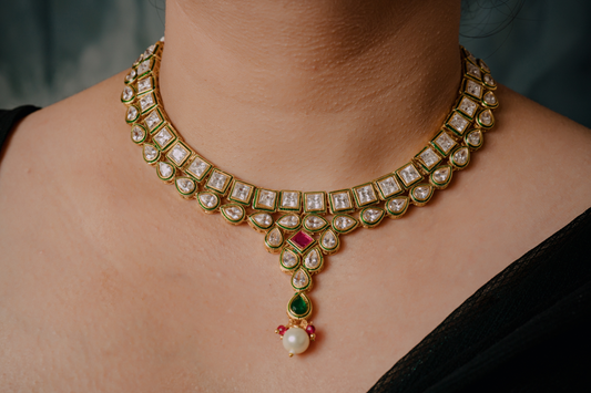 Elegant Kundan Pearl Choker Set – Bridal Necklace with Green & Red Stone Accents and Earrings