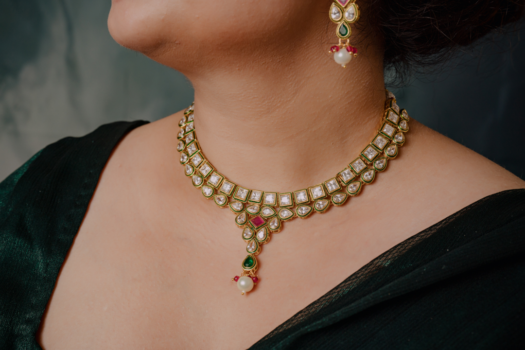 Elegant Kundan Pearl Choker Set – Bridal Necklace with Green & Red Stone Accents and Earrings