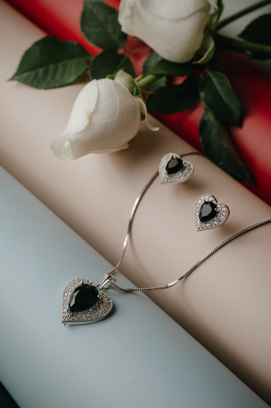 Black Stone Teardrop Jewelry Set – Elegant Pendant & Earrings in Silver Finish