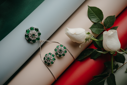 Green Floral Designer Jewelry Set – Elegant Pendant & Earrings in Silver Finish