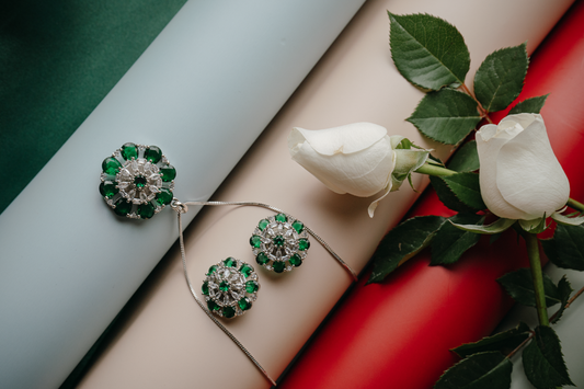 Green Floral Designer Jewelry Set – Elegant Pendant & Earrings in Silver Finish