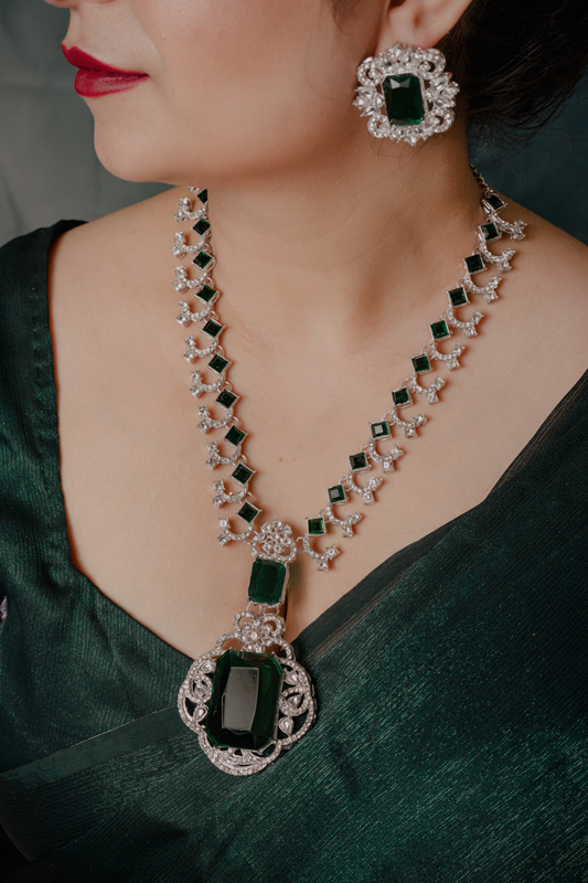 Royal Emerald Green Necklace Set – Heavy Bridal Jewelry with Statement Earrings