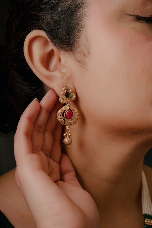 Pearl Beaded Temple Necklace Set – Traditional Gold Pendant Jewelry with Earrings