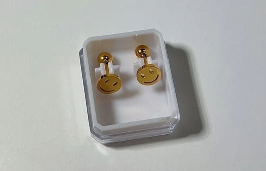 Gold Stainless Steel Smiley Face Stud Earrings – Trendy Unisex Barbell Jewelry.